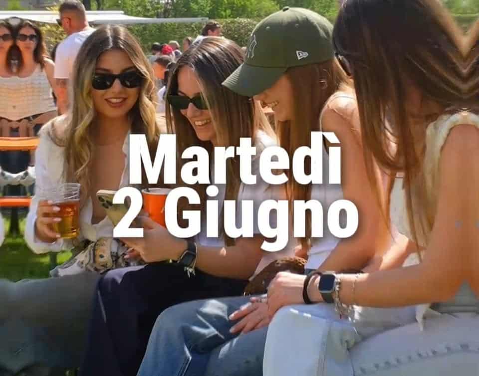 AMIGOS IN VILLA FARSETTI Potrebbe essere un'immagine raffigurante una o più persone e il seguente testo "Martedì म2 2 Giugno"