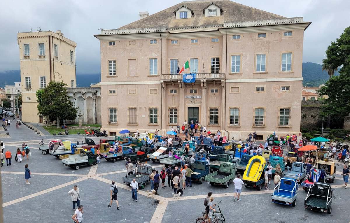 Aperiscrolla 2026 Potrebbe essere un'immagine raffigurante folla e Camogli