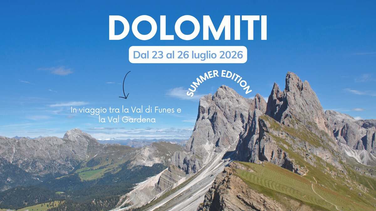 DOLOMITI SUMMER EDITION Potrebbe essere un'immagine raffigurante le Tre Cime di Lavaredo e il seguente testo "DOLOMITI Dal 23 al 26 luglio 2026 ΕΜΜΕΣ EDITION E Inviaggio In la Val di Funes e la Val Gardena"