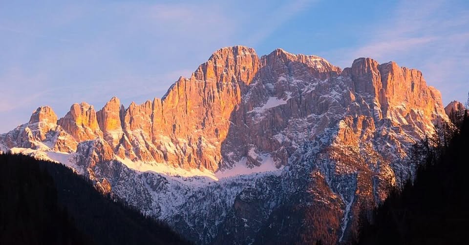 Evento Dolomiti Trekking Tour Civetta & Pelmo L’enrosadira Del Paretone Nw! Agordino E Val Zoldana Locandina Dolomiti Trekking Tour Civetta & Pelmo L’enrosadira Del Paretone Nw! Agordino E Val Zoldana - da lunedì 20 luglio - venerdì 24 luglio 2026 ore 13:00 ore 16:45