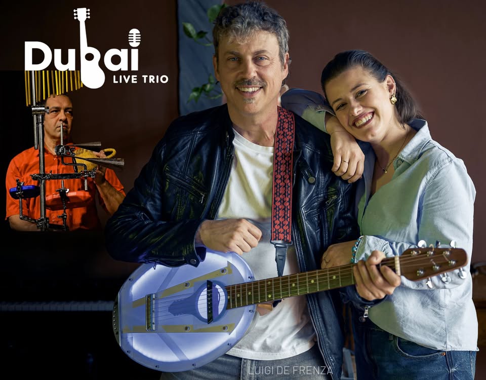 Potrebbe essere un'immagine raffigurante ‎chitarra e ‎il seguente testo "‎Dubai Dubai LIVETRIO LIVE TRIO N מיון 24 EIr TIr L LUIG LUIGIDEFREN DE FRENZA‎"‎‎