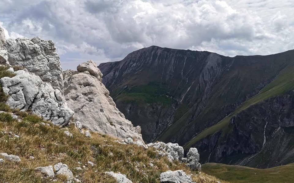 Evento Escursione Guidata Sul Pizzo Della Regina Il Monte Priora (2.333M) Locandina Escursione Guidata Sul Pizzo Della Regina Il Monte Priora (2.333M) - domenica 12 luglio ore 07:30 - 09:30