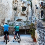 Escursione in e-bike nel paese degli scalpellini: Pennapiedimonte Escursione in e – bike nel paese degli scalpellini Pennapiedimonte a Fara San Martino (CH) il 15 luglio luglio - 2 settembre 2026