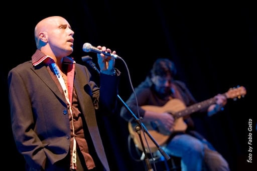 Fulvio Tomaino e Luca Casagrande omaggio alla Black Music. Notte bianca Civita di Bagnoregio Potrebbe essere un'immagine raffigurante chitarra