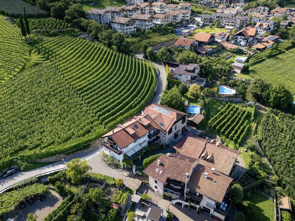 Evento Genusspfad durch Weinberg und Keller Locandina Genusspfad durch Weinberg und Keller - da mercoledì 1 aprile - mercoledì 28 ottobre 2026 ore 17:00 ore 19:00