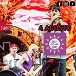 Get On Funk RHCP Tribute Live @ Sunshine Bar – Cavallino Treporti (VE) Potrebbe essere un contenuto di pop art raffigurante testo