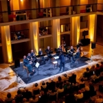 Gianluigi Trovesi e il Gruppo Fiati Musica Aperta GIOCANDO CON LE NOTE Potrebbe essere un'immagine raffigurante violino e clarinetto