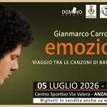 Gianmarco Carroccia – EMOZIONI Potrebbe essere un'immagine raffigurante il seguente testo "ANZANO ឬ 地 DONENO န HIGANG C Gianmarco Carroccia emozioni VIAGGIO TRA LE CANZONI DI BATTISTI E MOGOL 05 LUGLIO 2026- ORE 21:30 Centro Sportivo Via Valera ANZANO DEL PARCO (CO) Biglietti in vendita anche Su www.vivaticket.it"