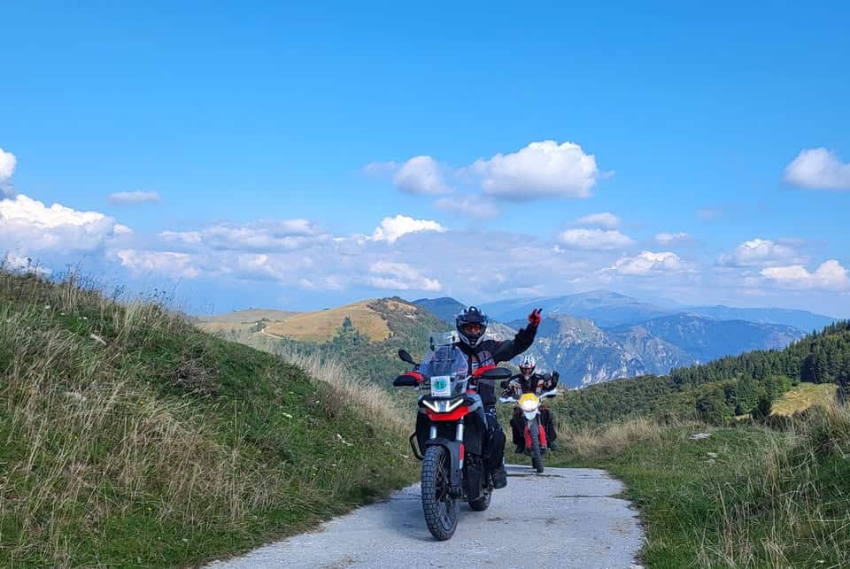 Gioiosa et Amorosa 2026 Potrebbe essere un'immagine raffigurante motocicletta e moto da cross