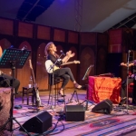 Il mare nel cassetto. La via di Franco Battiato | Silvia Boschero Potrebbe essere un'immagine raffigurante oboe, chitarra, fisarmonica, arpa, violino, flauto e clarinetto