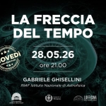 LA FRECCIA DEL TEMPO Potrebbe essere un'immagine raffigurante il seguente testo "LA FRECCIA DEL TEMPO THURSDAY GIOVEDI R50 CIOVEDI UNIVERSIT VERSI UNIVERSITARI UNIVERSITARI UNIV VERSITY RSITY 28.05.26 ore 21.00 GABRIELE GHISELLINI INAF Istituto Nazionale di Astrofisica Miano nDHcepl coHsesl Comun Milano LOFFICINA DELPLANETARIO"