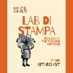 LABORATORIO di LINOLEOGRAFIA Potrebbe essere un disegno raffigurante il seguente testo "sab sab23.5 23.5 alle alle15.30 15.30 LAB DI STAMPA REALIZZAIL IL TUO TACCUINO BOTANICO * CON ARTARCHIST"