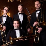 Mascoulisse Quartet: PROGETTO VERDIANO – VERDI 1901 Potrebbe essere un'immagine raffigurante tromba, sassofono e ottone