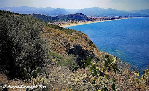 Evento Milazzo Sentieri “Nfennu – Paradisu” e “Belvedere” con Snorkeling alla Baia del Tono Locandina Milazzo Sentieri “Nfennu – Paradisu” e “Belvedere” con Snorkeling alla Baia del Tono - domenica 21 giugno ore 09:00 - 17:00