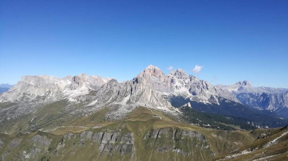 Monte Cernera, l’antico atollo che domina le Dolomiti Potrebbe essere un'immagine raffigurante le Tre Cime di Lavaredo