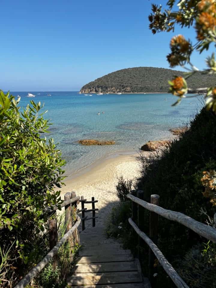 Onde di Benessere in Toscana: La Tua Vacanza Yoga nel Paradiso Nessuna descrizione della foto disponibile.
