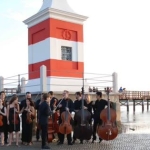 PICCOLO VIOLINO MAGICO – Concerto all’alba Potrebbe essere un'immagine raffigurante violino