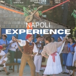Pranzo Spettacolo TARANTELLA E VINO “show Cabaret live non solo Napoletano” Potrebbe essere un'immagine raffigurante danza e il seguente testo "LEZIONE DI TARANTELLA COOKING CLASS CIRO GARGIULO GRUPPO VOCE GRUPPOVOCEE E POPOLO DALIA DEYA NAPOLI EXPER EXPERIENCE 天 VIC'STREET VIA GIUSEPPE MARTUCCI 44 NAPOLI 081662423 CELL 3387981020"