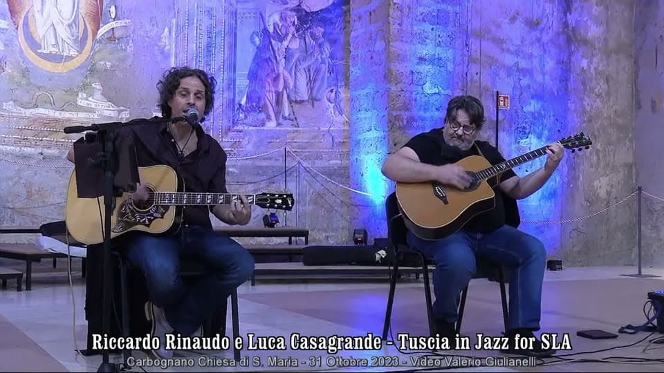 Riccardo Rinaudo e Luca Casagrande omaggio al blues e soul. Notte bianca Civita di Bagnoregio Potrebbe essere un'immagine raffigurante violino, chitarra, arpa e il seguente testo "国 E Riccardo Rinaudo e Luca Casagrande Tuscia in Jazz for SLA Carbognano Chiesa di S, Maria 31 Ottobre Ottbr.2023-VieoValerio.Giule bre2023-Video 2023 Video Valerio_Giulianelli"