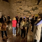ROCCA NOIR. Visita guidata a lume di candela Nessuna descrizione della foto disponibile.