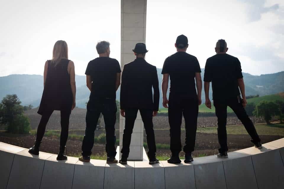 SHOUT MIND live in Braceria Potrebbe essere un'immagine raffigurante Monte Rushmore