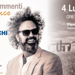 Simone Cristicchi & Friends | Pieve di Romena – AR Potrebbe essere un'immagine raffigurante il seguente testo "I miei frammenti di luce SIMONE CRISTICCHI & Friends 4 Luglio 2026 ore18.00 ore 18.00 Pieve di Romena Pratovecchio (AR) Um ប៉.កា 4合の自込 ospiti Guidalberto Bormolini Marco Guzzi Pino Doden Palumbo Amara Francesco Fiorillo Luigi Verdi Piccolo Coro Melograno Biglettiinvendita online TicketOne eprssola weco/oiiaraawwomena.i www.romena.it"