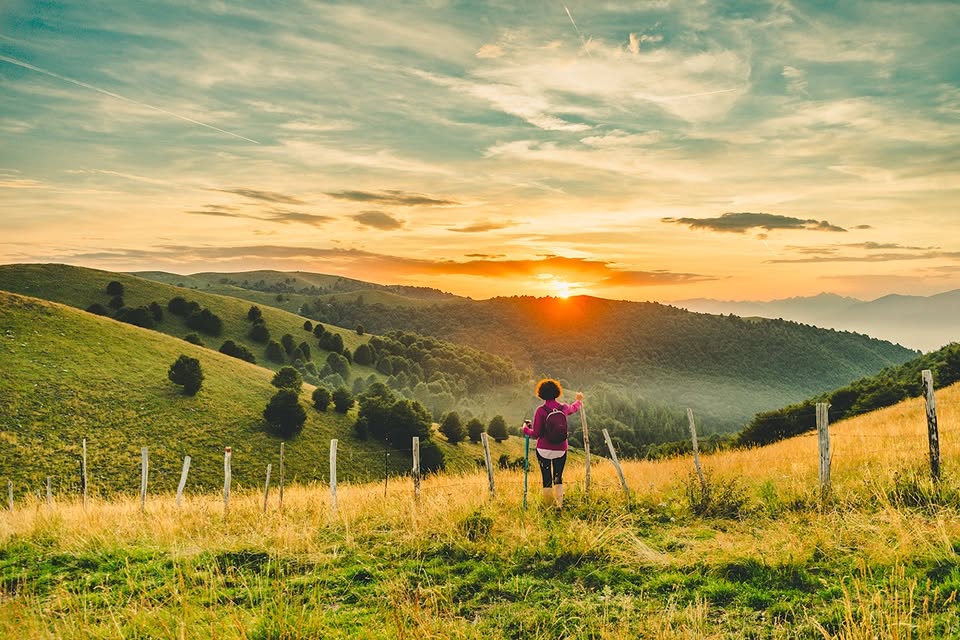 Evento Tramonto e Luna Piena dal Cesen con cena in rifugio Locandina Tramonto e Luna Piena dal Cesen con cena in rifugio - sabato 27 giugno ore 16:00 - 18:00