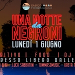 Una notte da Negroni Potrebbe essere un'immagine raffigurante il seguente testo "豊き PARCO FIBONACCI UNA NOTTE NEGRONI SABATO 16 MAGGIO NEGRONI EXPERIENCE | CENA I DOPOCENA INGRESSO LIBERO DALLE 19 9 LUCA SABBATINI -DISCO STRUMMER -GRETA TEDESCHI PARCO FIBONACCI MONTEFANO (MC)"