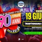 Voglio Tornare Negli Anni 90 ® • Martignana di Po (CR) Potrebbe essere un'immagine raffigurante il seguente testo "おま屋茶だはみ MARTIGNANA BEACH D'ITALIA D' ANNI 90 PI GRANDE IL LIVE SHOW 90 ANNI TORNARE VOGLIO NEGLI DALLE 22 VENERDÌ 19 GIUGNO MARTIGNANA DI PO (CR) MARTIGNANA BEACH CENTRO SPORTIVO COMUNALE "FULVIO GUERRA" INGRESSO GRATUITO 3 העמלב US"