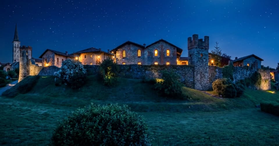 Evento Ricetto di Candelo in notturna Locandina Ricetto di Candelo in notturna - da sabato 20 giugno - sabato 15 agosto 2026 ore 21:30 ore 23:00