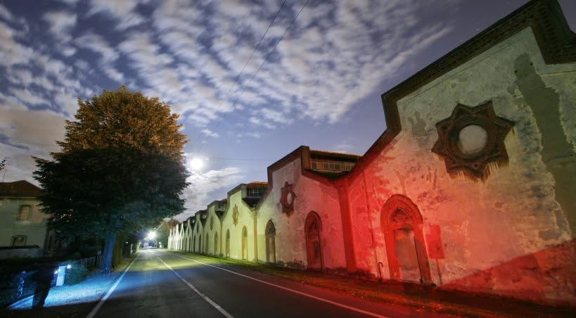 Evento Tour notturno estivo al villaggio “Crespi d’Adda sotto le stelle” Locandina Tour notturno estivo al villaggio “Crespi d’Adda sotto le stelle” - da sabato 20 giugno - sabato 1 agosto 2026 ore 21:00 ore 23:00