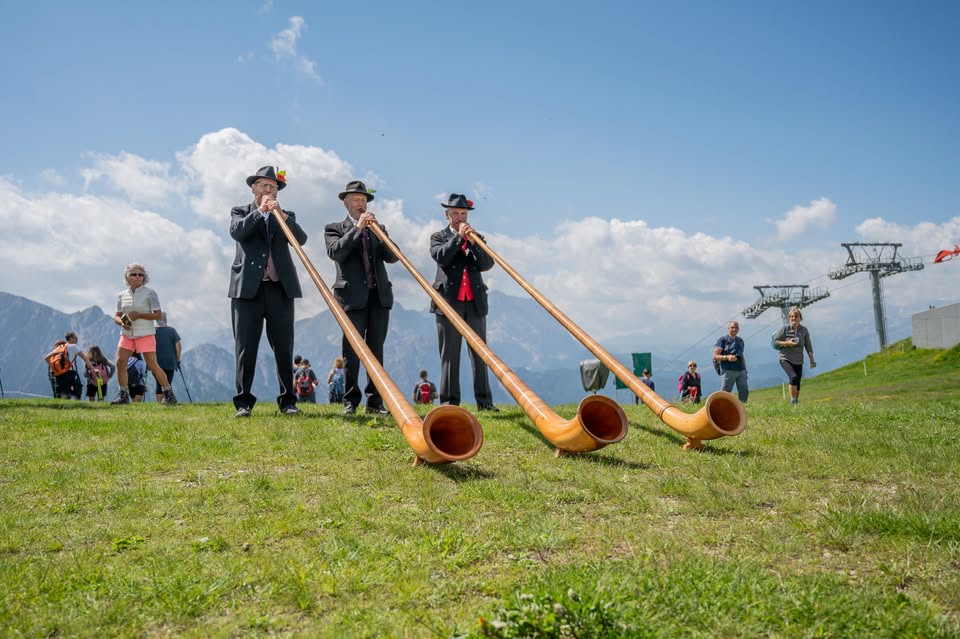 Evento Gipfelklänge – Suoni delle vette – Summit sounds Locandina Gipfelklänge – Suoni delle vette – Summit sounds - da domenica 28 giugno - domenica 13 settembre 2026 ore 11:00 ore 13:00