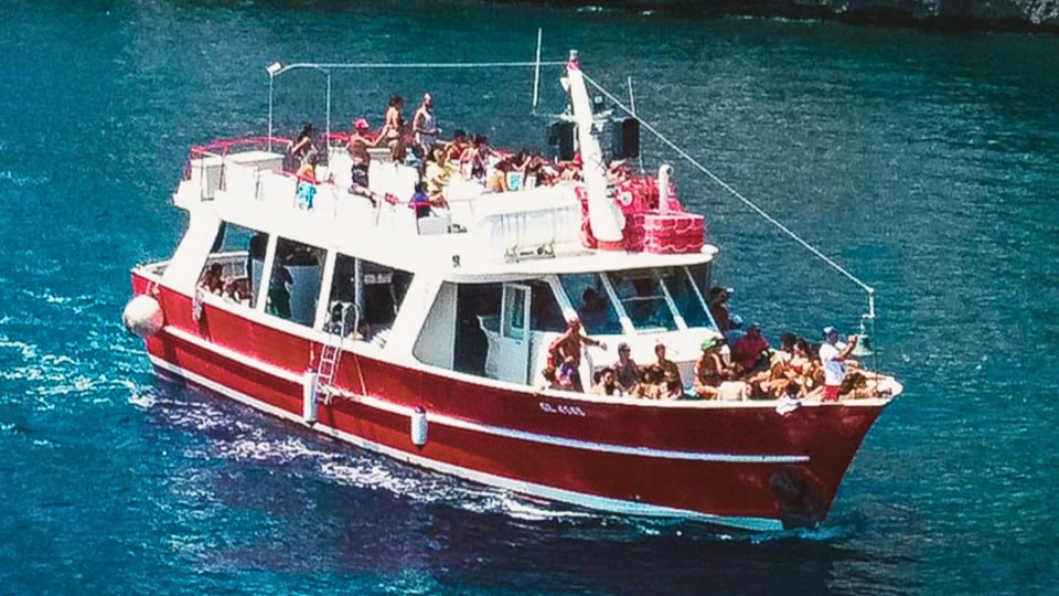 Evento Tour in barca delle Grotte di Leuca con aperitivo Locandina Tour in barca delle Grotte di Leuca con aperitivo - domenica 9 agosto ore 11:00 - 14:30