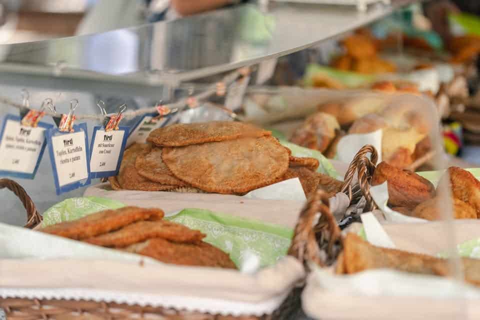Evento Bauern – und Handarbeitsmarkt Mercato di prodotti contadini e artigianali Farmers and handicraft Locandina Bauern – und Handarbeitsmarkt Mercato di prodotti contadini e artigianali Farmers and handicraft - da sabato 18 luglio - sabato 22 agosto 2026 ore 16:00 ore 21:00