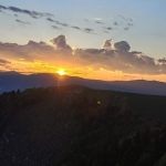 Escursione serale, cena e stelle sul Monte Pizzoc Potrebbe essere un'immagine raffigurante crepuscolo, montagna e orizzonte
