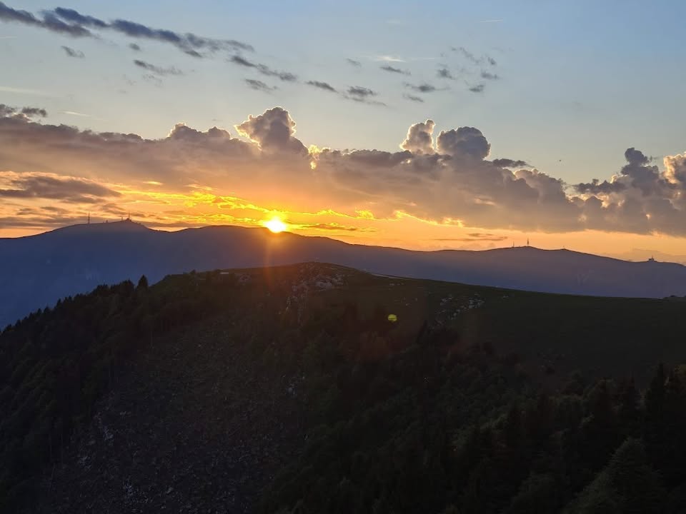 Evento Escursione serale, cena e stelle sul Monte Pizzoc Locandina Escursione serale, cena e stelle sul Monte Pizzoc - sabato 20 giugno ore 17:45 - 19:45