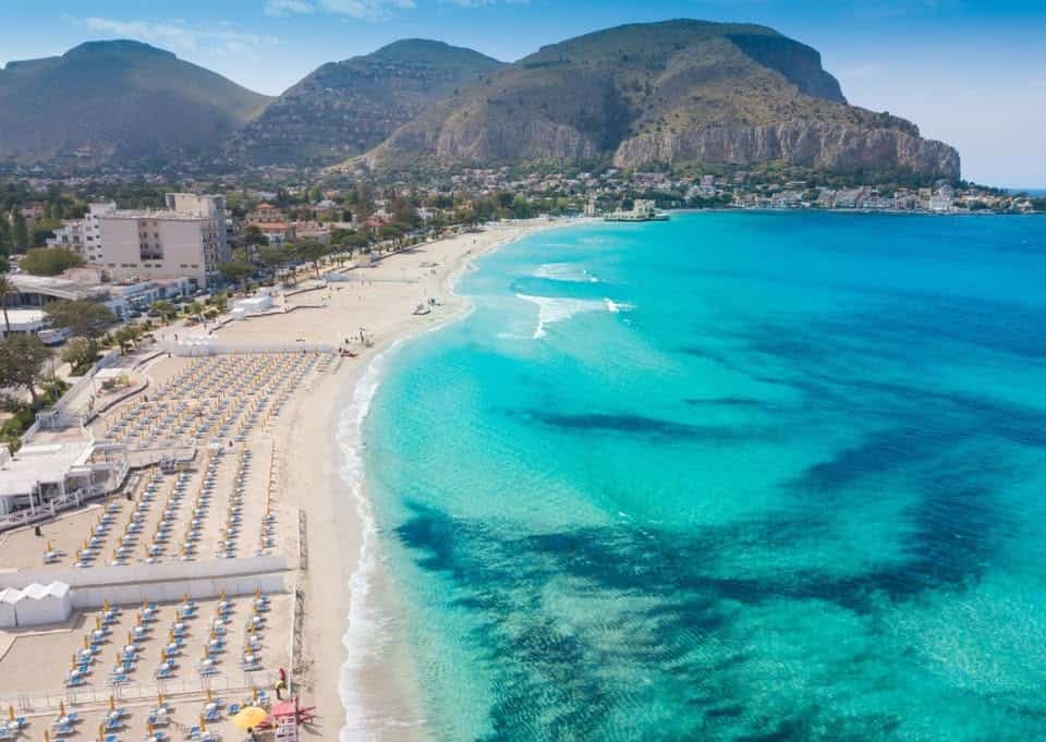 Evento Fuga in Sicilia Palermo, Mondello e San Vito Lo Capo Locandina Fuga in Sicilia Palermo, Mondello e San Vito Lo Capo - da mercoledì 15 luglio - venerdì 17 luglio 2026 ore 08:00 ore 22:00