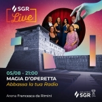 Magia d’operetta a SGR Live – Abbassa la tua Radio Potrebbe essere un contenuto grafico raffigurante il seguente testo "[Live Live SGR 05/08- 21:00 MAGIA D'OPERETTA Abbassa la tua Radio Arena Francesca da Rimini SGR GRU GR GRUPP P SGR 国安"