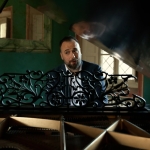 Raphael Gualazzi Trio | Cesena Jazz Festival 2026 Potrebbe essere un'immagine raffigurante pianoforte