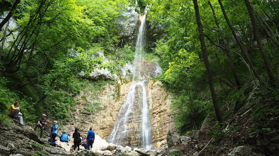 Evento Il meraviglioso salto della cascata di San Giovanni Locandina Il meraviglioso salto della cascata di San Giovanni - da lunedì 20 luglio - lunedì 7 settembre 2026 ore 15:30 ore 19:30