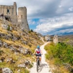 Immagine evento In E – BIKE a Rocca Calascio e Santo Stefano di Sessanio a Calascio (AQ) In E - BIKE a Rocca Calascio e Santo Stefano di Sessanio a Calascio (AQ) il 5 luglio 2026