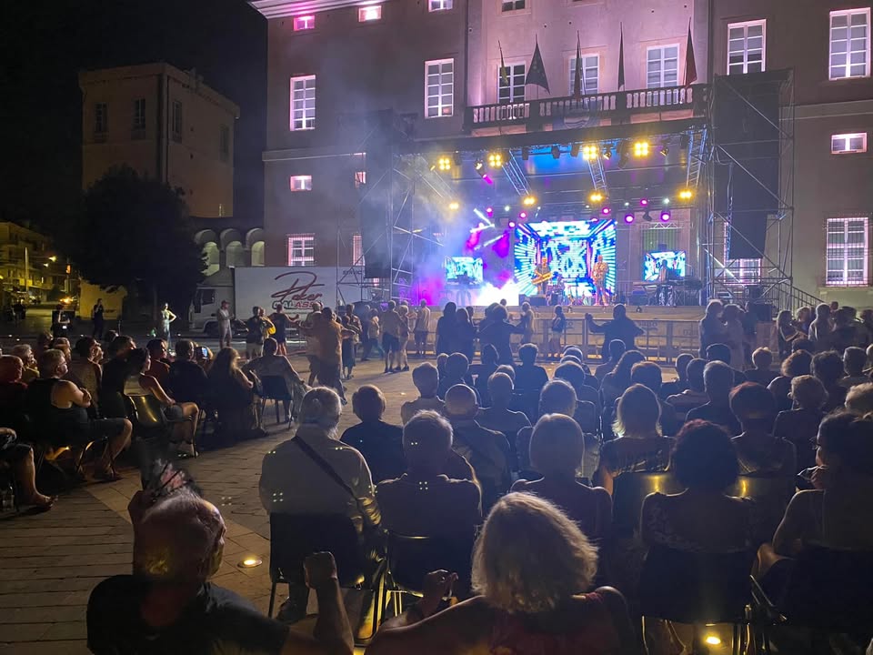 Evento Liscio in piazza Locandina Liscio in piazza - da lunedì 3 agosto - mercoledì 19 agosto 2026 ore 21:15 ore 23:59