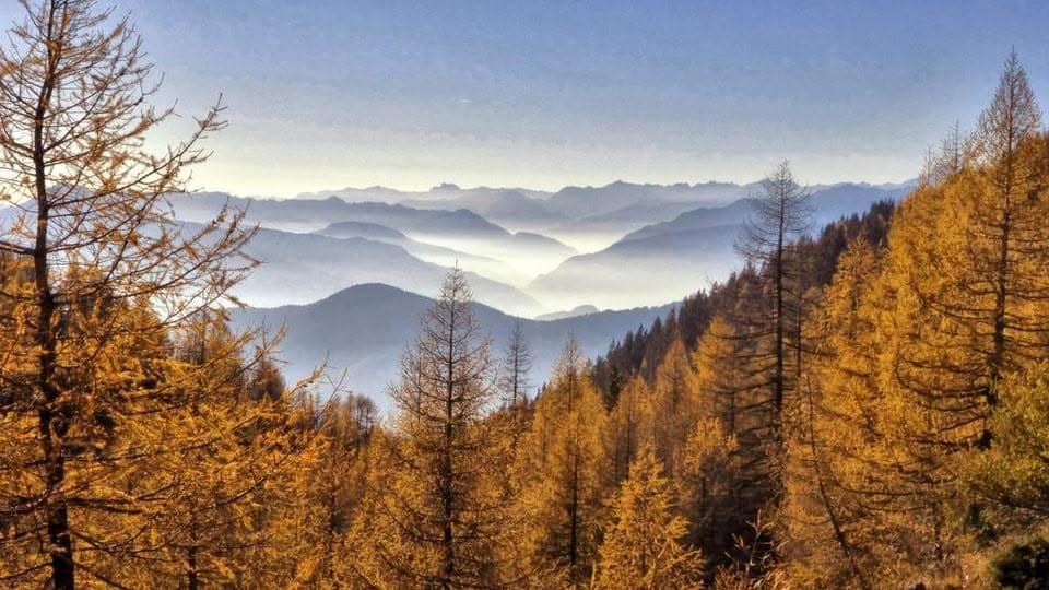 Evento Nella valle incantata e nel lago a forma di cuore trekking al rifugio Sette Selle Locandina Nella valle incantata e nel lago a forma di cuore trekking al rifugio Sette Selle - da sabato 3 ottobre - domenica 4 ottobre 2026 ore 09:30 ore 16:00