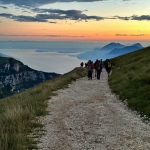 Tramonto sull'Altissimo, cena in rifugio e lezione di yoga a Brentonico (TN) il 25 luglio 2026
