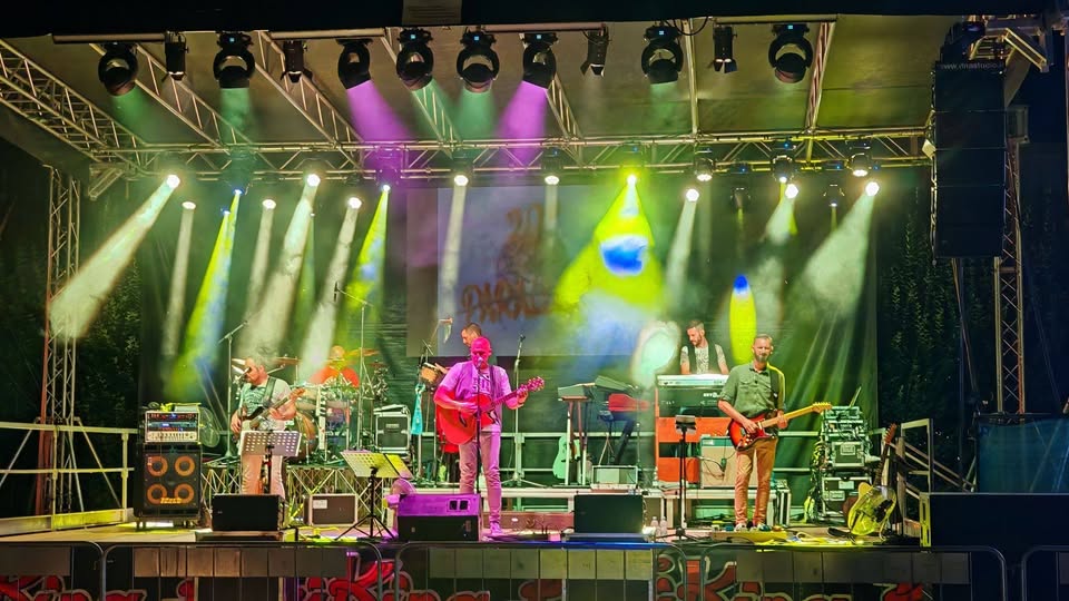 Evento 32° Parallelo Nomadi Tributo Band live Agosto Rosatese – Rosà (VI) Locandina 32° Parallelo Nomadi Tributo Band live Agosto Rosatese – Rosà (VI) - venerdì 21 agosto ore 21:00 - 23:00