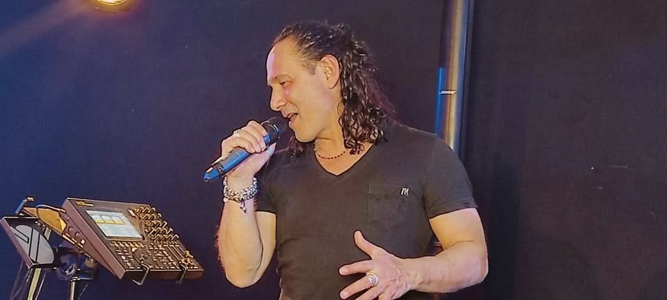Evento Bicocca Cena super cantata con Frank Commisso Locandina Bicocca Cena super cantata con Frank Commisso - sabato 19 settembre ore 21:30 - 23:30