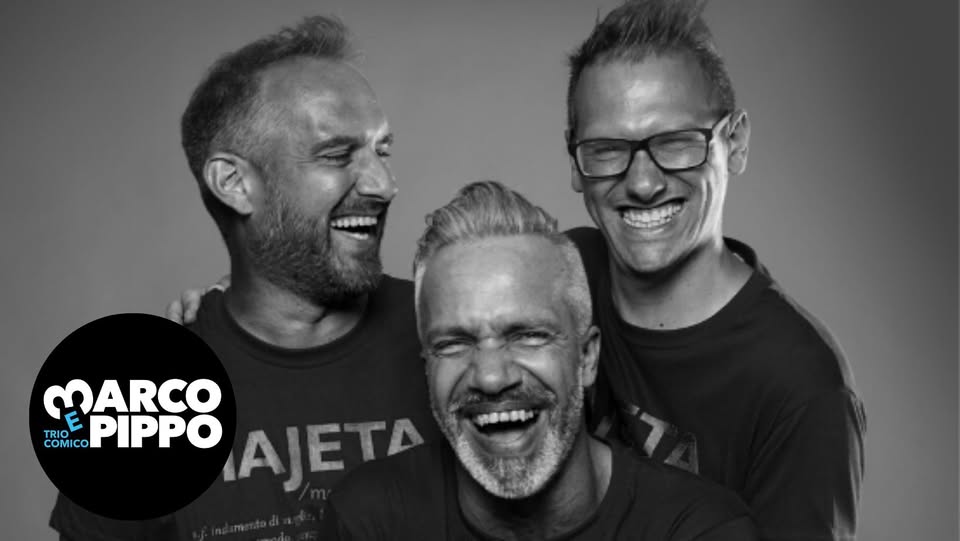 Evento E – STATE in Rotonda – “Simpi di Best” di Marco e Pippo, il trio comico! Locandina E – STATE in Rotonda – “Simpi di Best” di Marco e Pippo, il trio comico! - venerdì 6 agosto ore 21:00 - 23:00