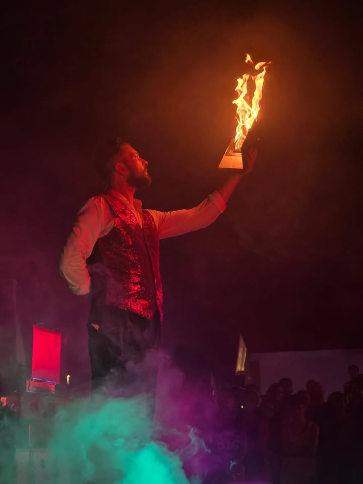 Evento Il tavolino magico Locandina Il tavolino magico - domenica 23 agosto ore 17:00 - 19:00