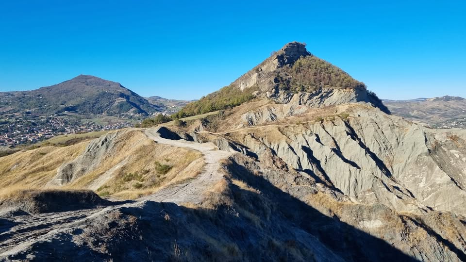 Evento L’atlantide Della Valmarecchia La Rocca Perduta Di Maiolo (E) Locandina L’atlantide Della Valmarecchia La Rocca Perduta Di Maiolo (E) - sabato 14 febbraio ore 10:00 - 16:30