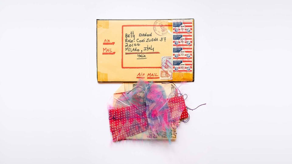 Evento Mostra Hello Amelia! (please do not bend) Locandina Mostra Hello Amelia! (please do not bend) - venerdì 12 aprile ore 18:00 - 22:00